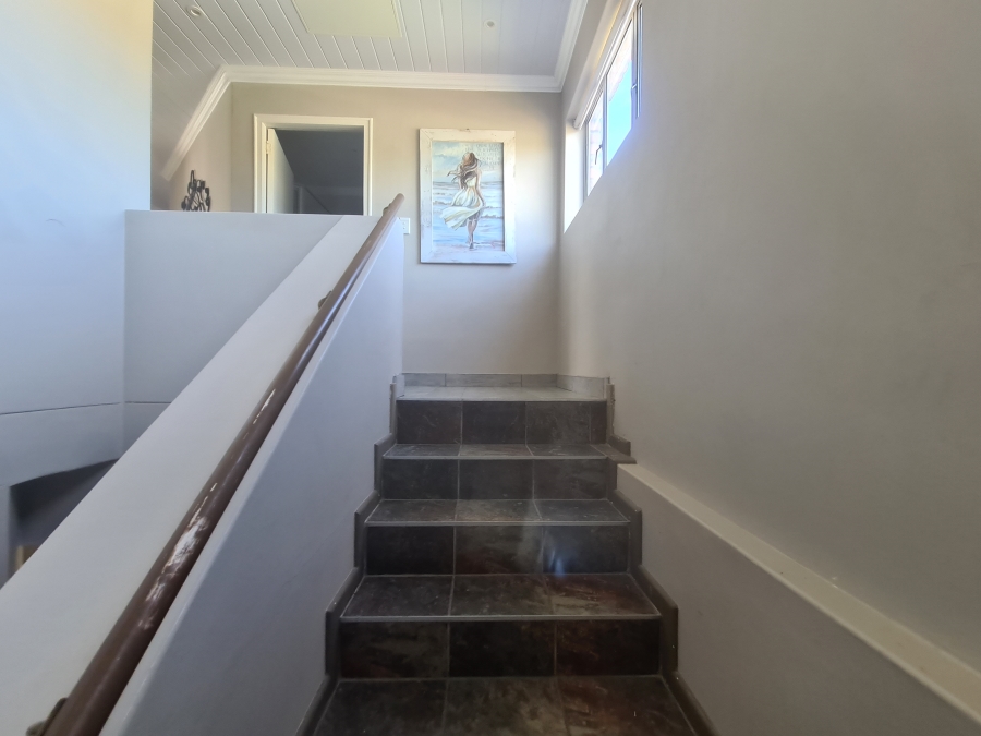 To Let 5 Bedroom Property for Rent in Fraaiuitsig Western Cape